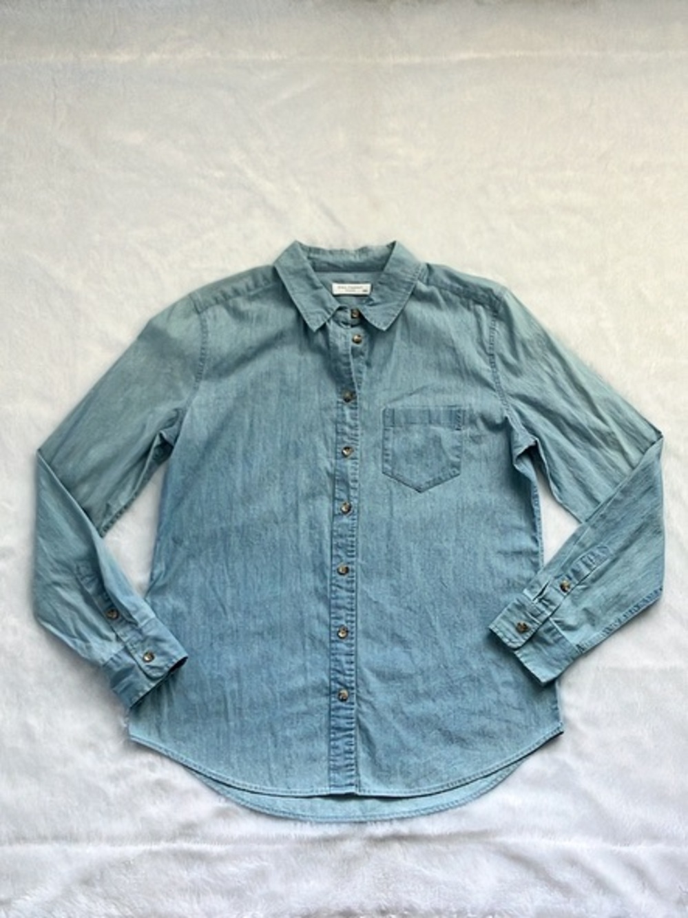Like New Equipment Femme Blue Chambray Button Down Style Q1051-E195, Size Medium